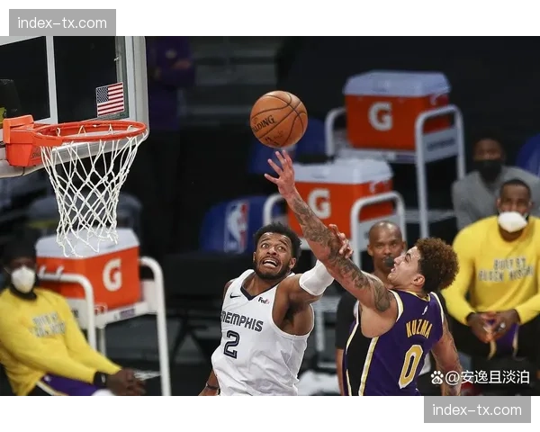 国王客场对阵灰熊,西部季后赛席位争夺激烈 国王客场对阵灰熊,西部季后赛席位争夺激烈