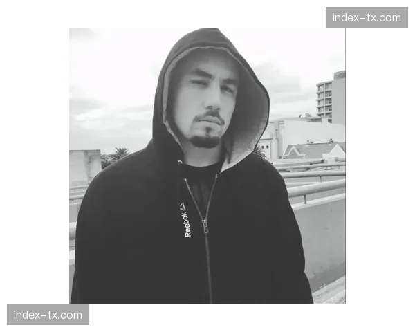 “五星”惠特克出版自传,回顾从街头问题少年到冠军的历程 “五星”惠特克出版自传,回顾从街头问题少年到冠军的历程