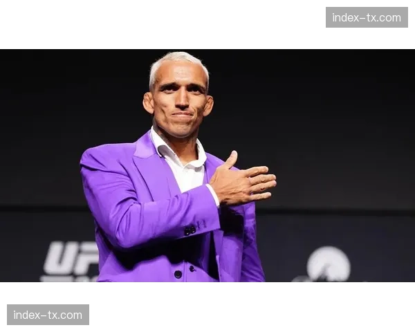 UFC 326赛后新闻发布会，奥利维拉展示BMF冠军腰带设计细节