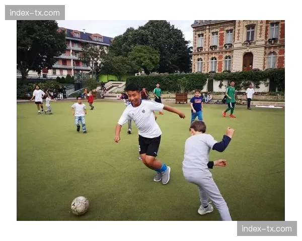 拜仁慕尼黑基金会发起“足球无国界”社区公益活动